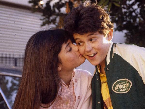 Winnie kisses Kevin on 'The Wonder Years'. Click to enlarge.